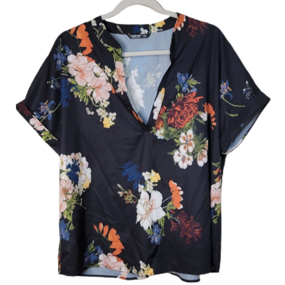 Shein Curve Notch Neck Floral Top Size 1XL